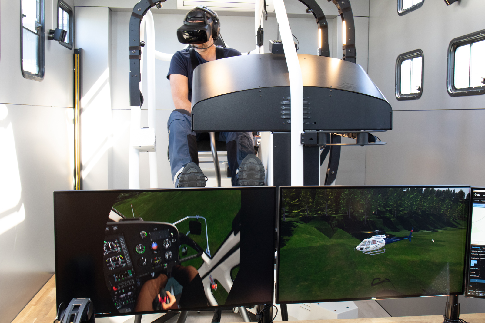 Así funciona un simulador de vuelo y así lo usan los pilotos